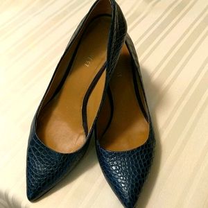 Nine West ladies leather pumps